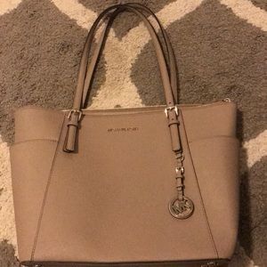 ⭐️Michael kors tote